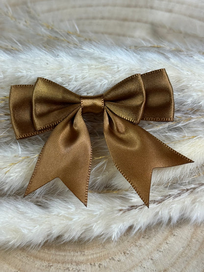 Schleifen mit goldenen Clips
